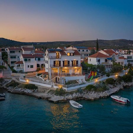 Apartments Villa Zrinka - Last Season Ever! โรกอซนิซา ภายนอก รูปภาพ