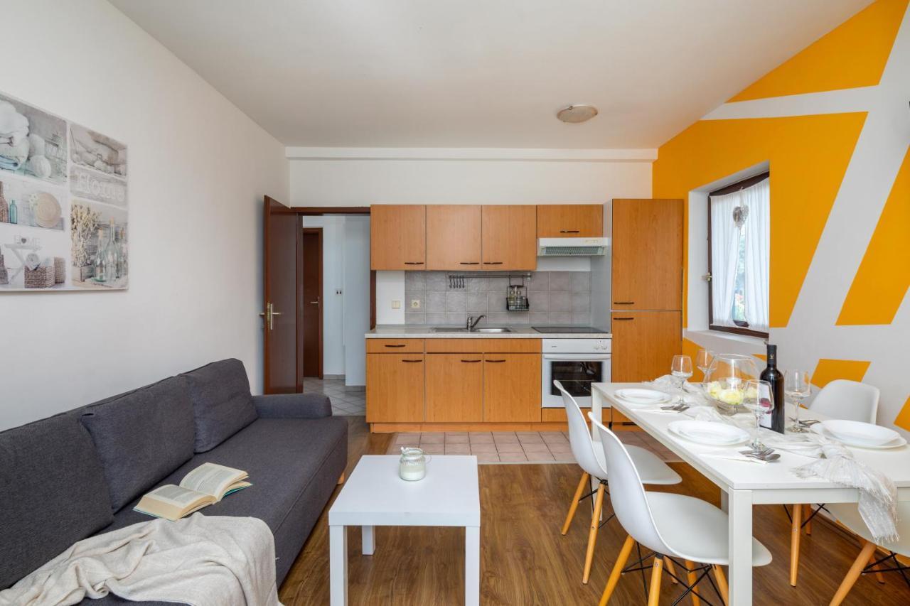 Apartments Villa Zrinka - Last Season Ever! โรกอซนิซา ภายนอก รูปภาพ
