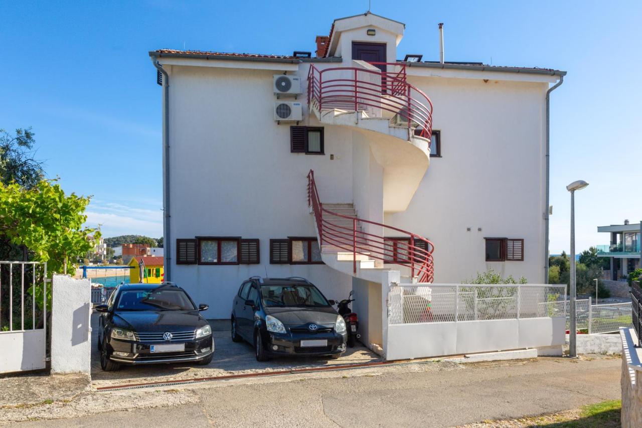Apartments Villa Zrinka - Last Season Ever! โรกอซนิซา ภายนอก รูปภาพ