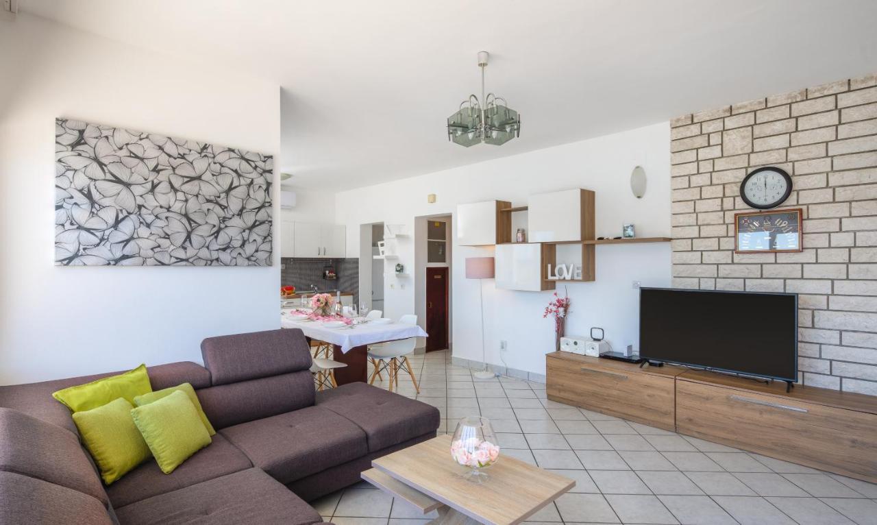 Apartments Villa Zrinka - Last Season Ever! โรกอซนิซา ภายนอก รูปภาพ