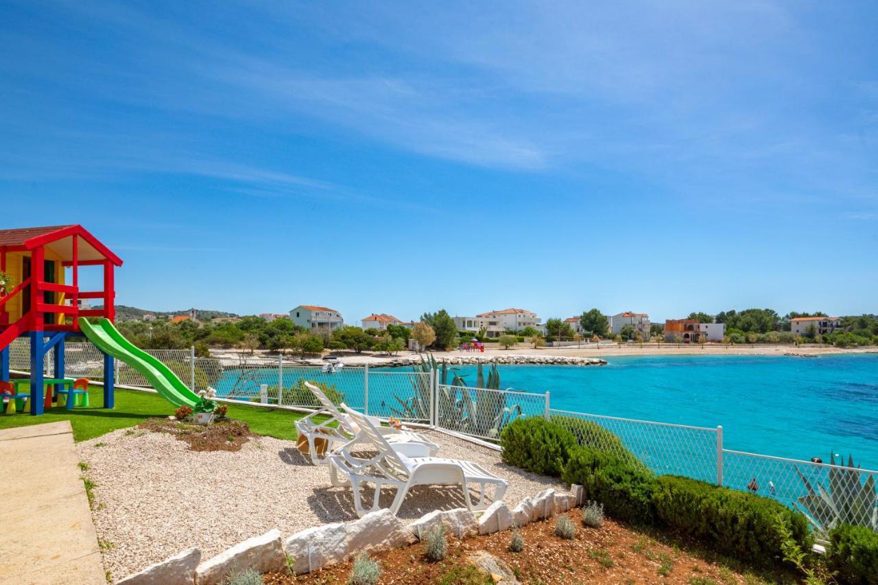 Apartments Villa Zrinka - Last Season Ever! โรกอซนิซา ภายนอก รูปภาพ