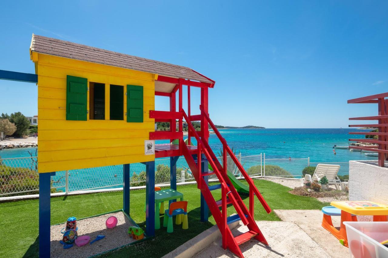 Apartments Villa Zrinka - Last Season Ever! โรกอซนิซา ภายนอก รูปภาพ
