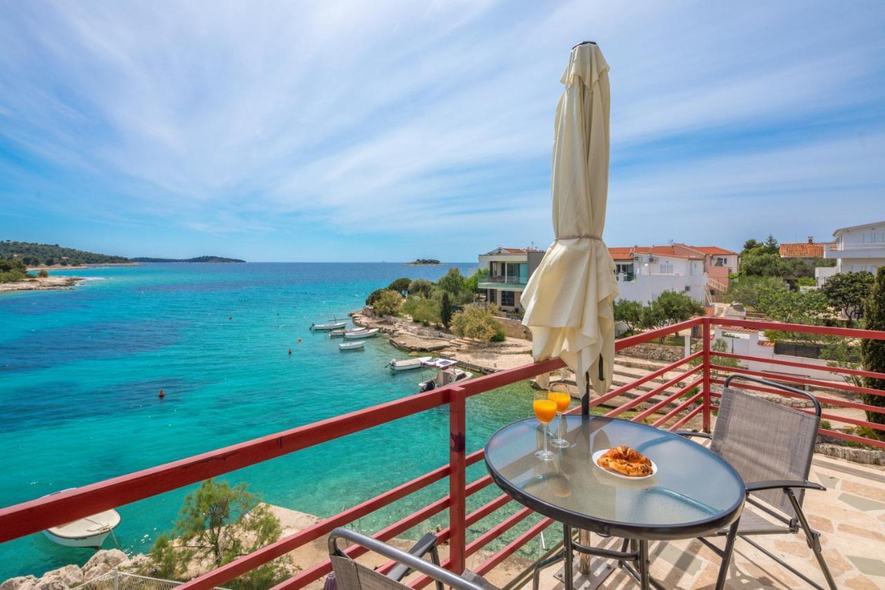 Apartments Villa Zrinka - Last Season Ever! โรกอซนิซา ภายนอก รูปภาพ