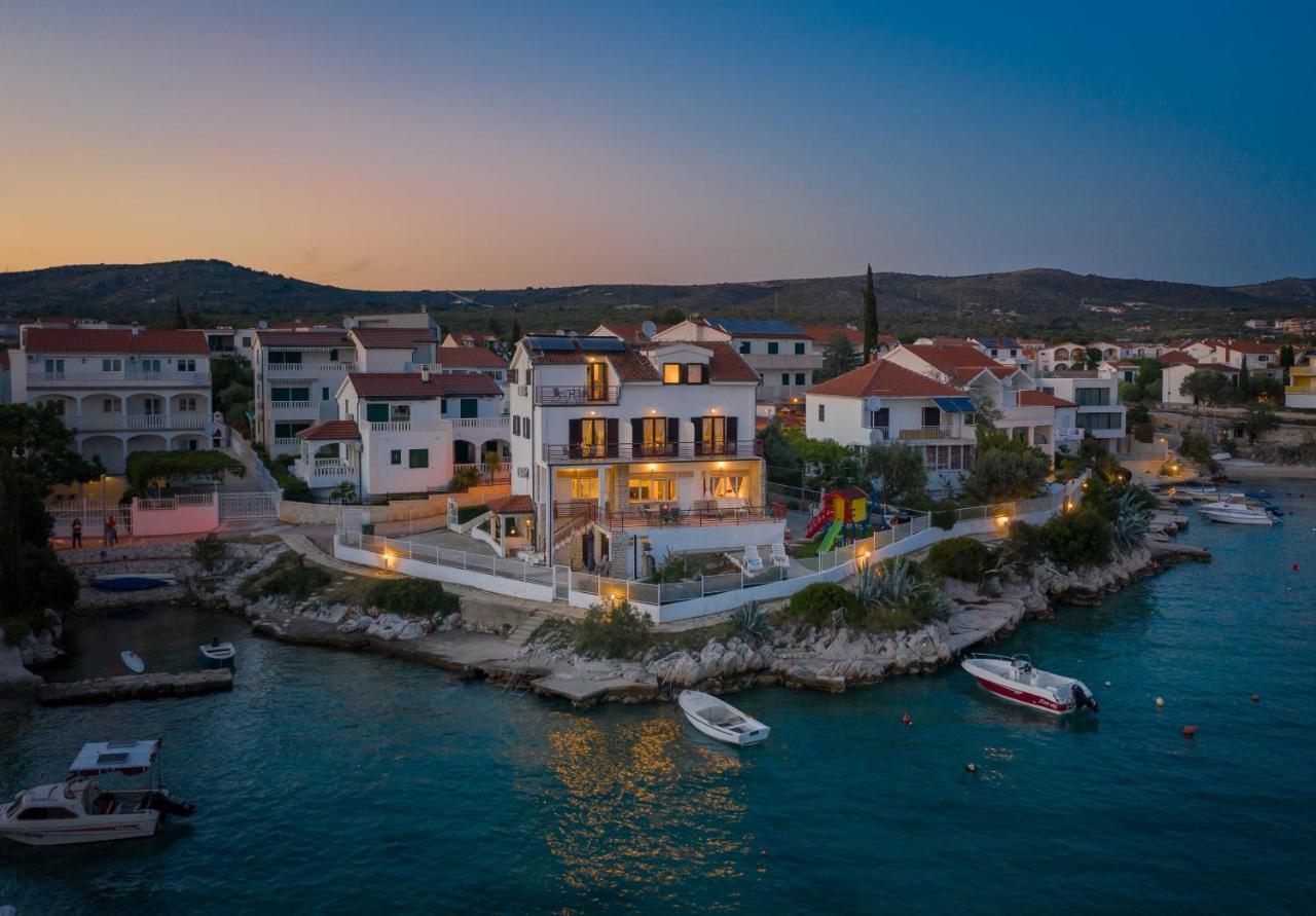 Apartments Villa Zrinka - Last Season Ever! โรกอซนิซา ภายนอก รูปภาพ