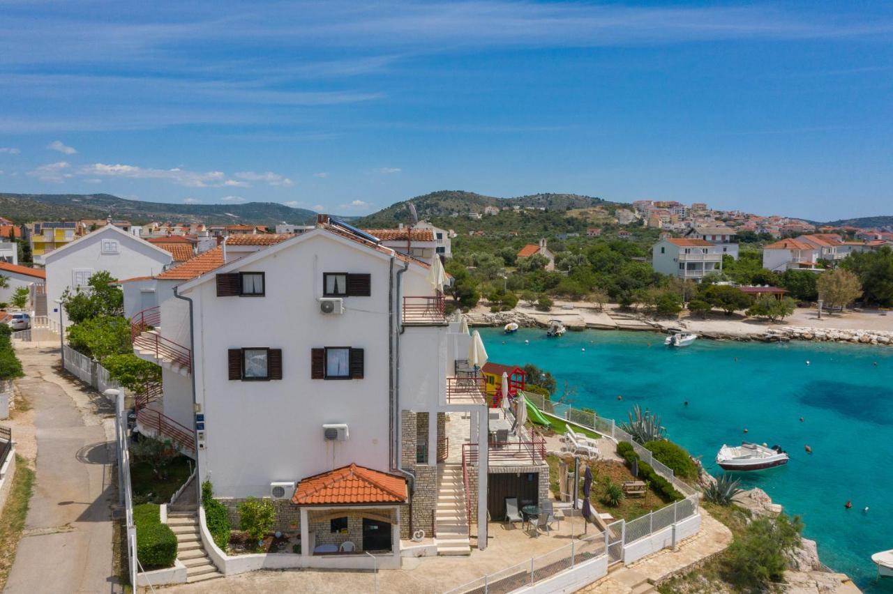 Apartments Villa Zrinka - Last Season Ever! โรกอซนิซา ภายนอก รูปภาพ
